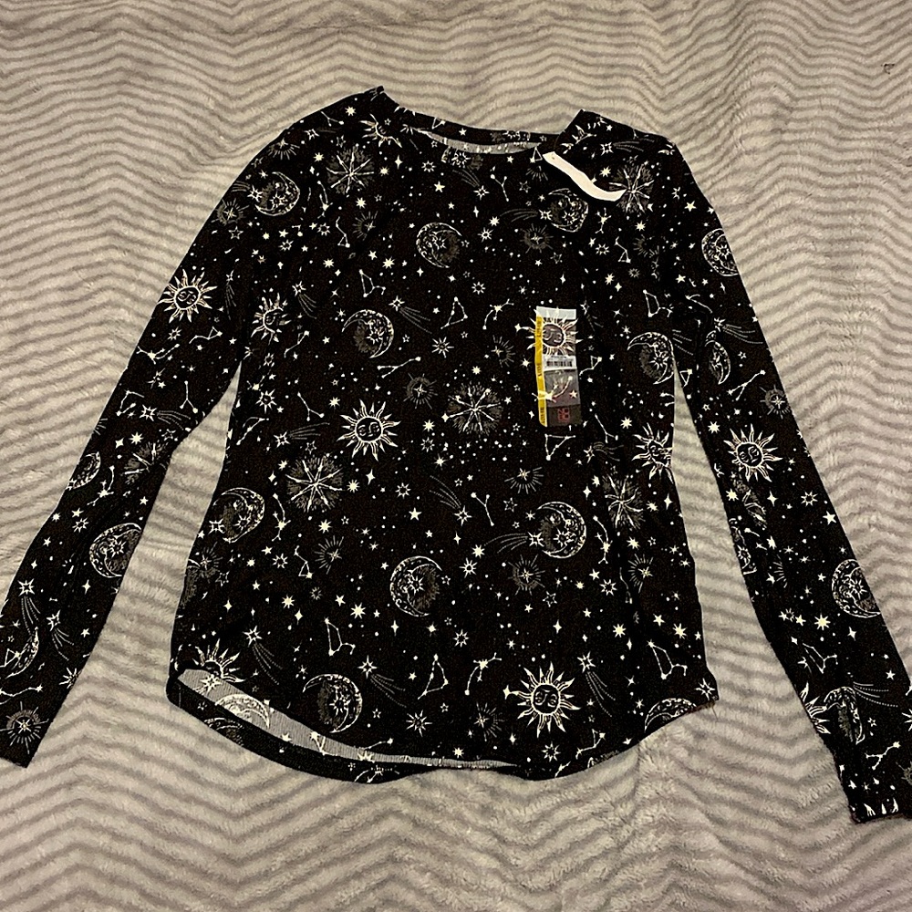 Brand new with tags, no boundaries sleep shirt.